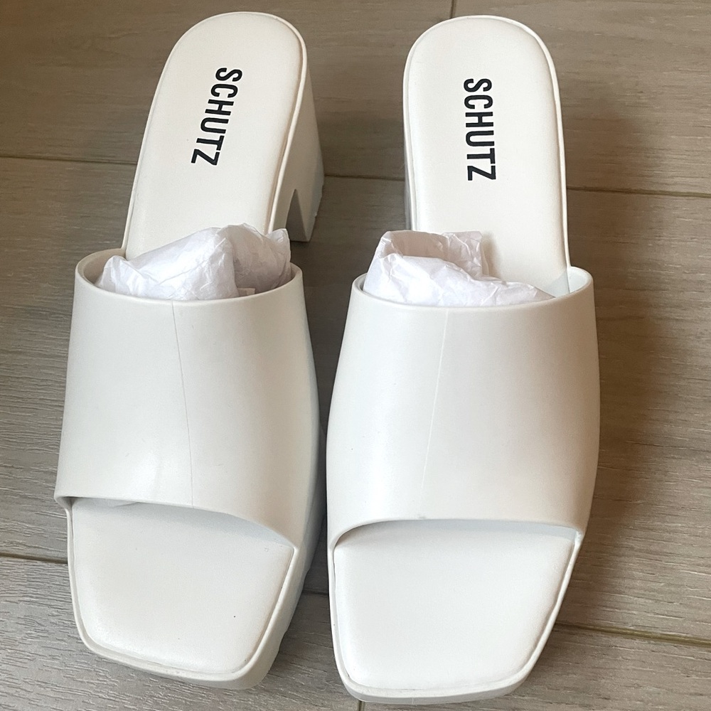 Schutz - Mizzy Jelly Sandals